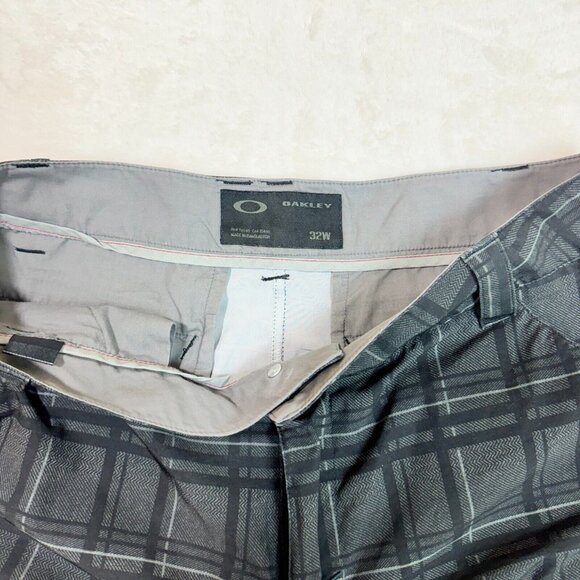 Oakley Bermuda Plaid Shorts Gray Golf Casual Active Wear Men’s Size 32W - Picture 4 of 12